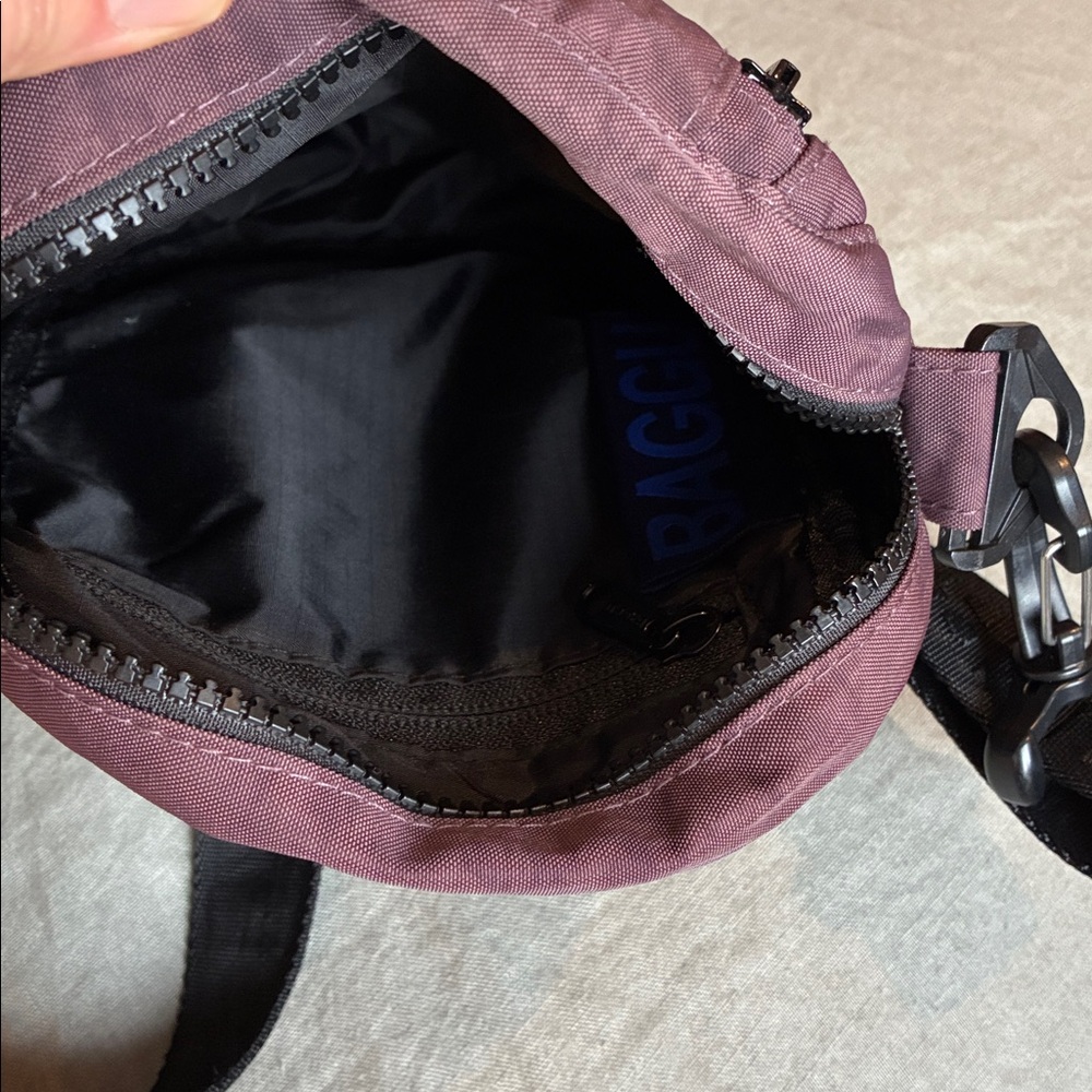 BAGGU Rasin Crossbody Bag - Picture 3 of 5